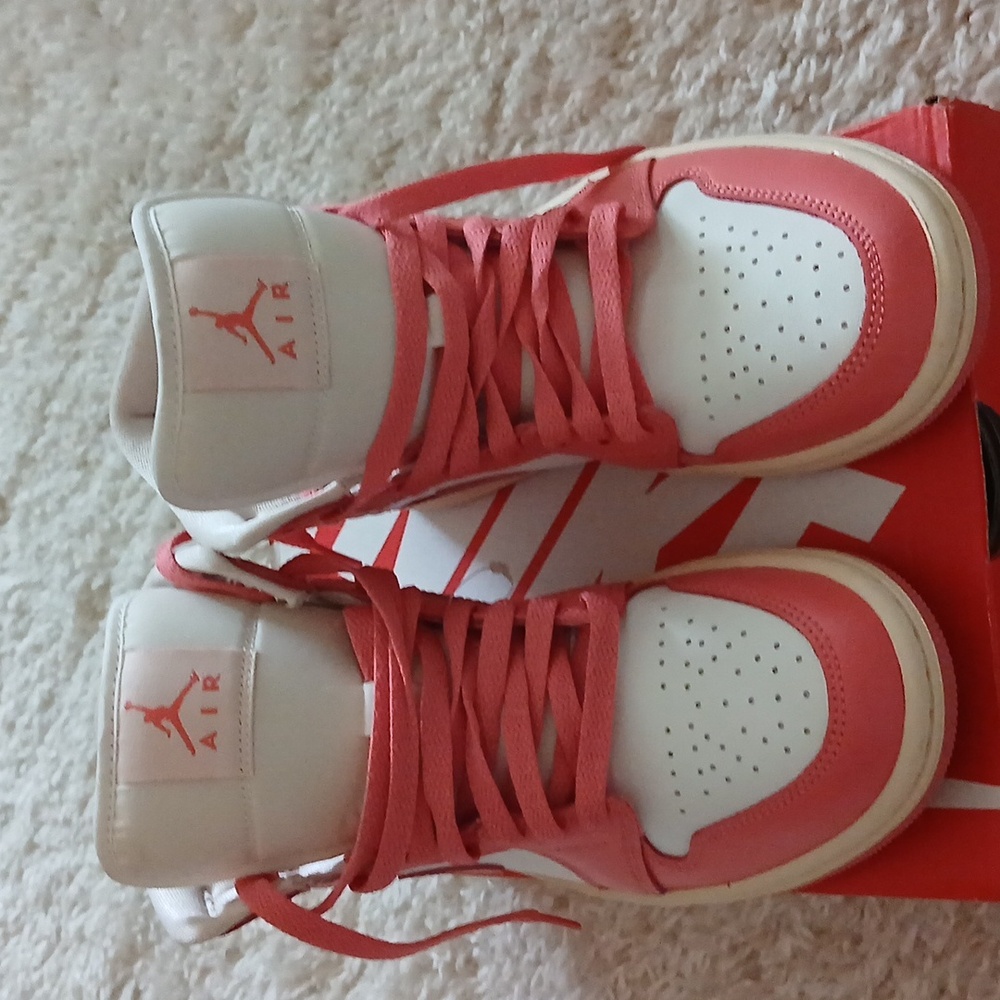 NWOT JORDAN MID 1